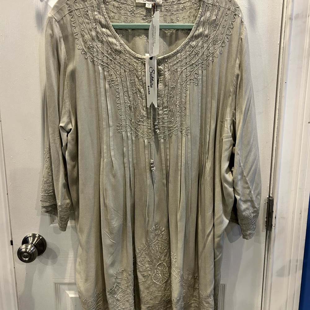 Solitaire Women's Elegant taupe Tunic NWT 1X - Picture 2 of 11